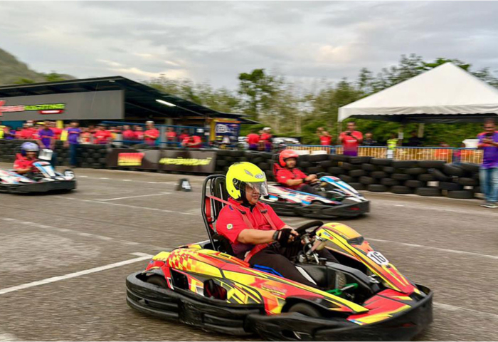  Tuanku Syed Faizuddin Putra berkenan mencuba litar Go-Kart UniMAP Racing Circuit.