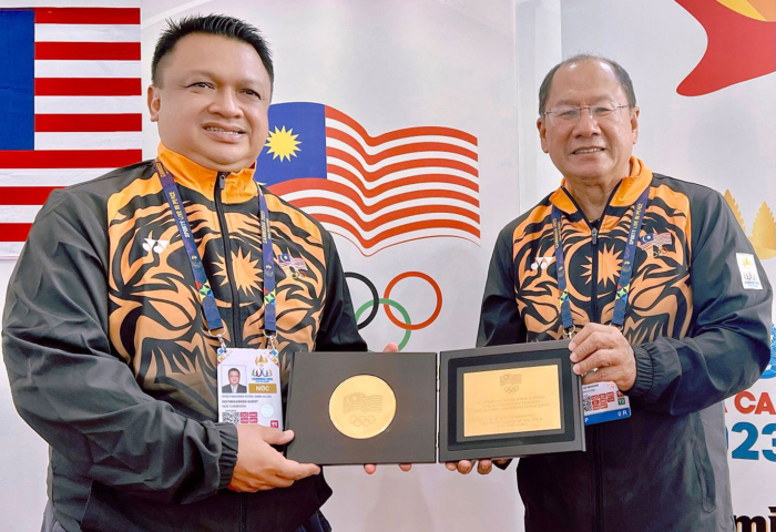 Pemangku Raja Perlis melawat kontinjen atlet Malaysia di Kemboja