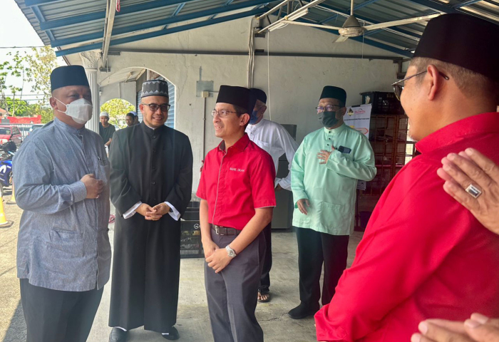  Tuanku Syed Faizuddin Putra disambut ketika berkenan berangkat ke program Hijrah Minda MAIPs bilangan ke-2 Tahun 2024 di Masjid Ali Imran, Pauh Putra.
