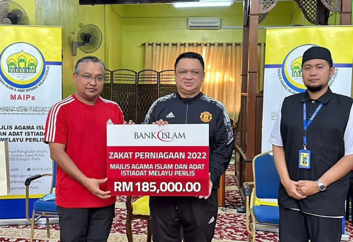 BIMB serah zakat perniagaan RM185,000 kepada MAIPs