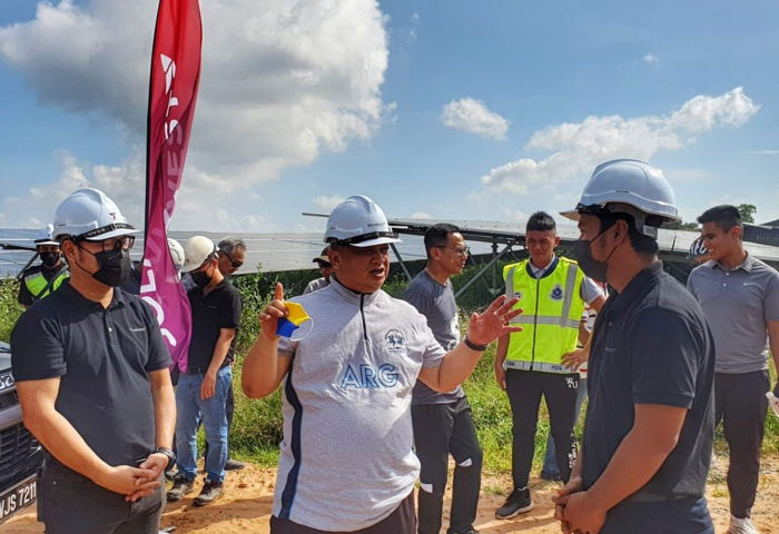  Tuanku Syed Faizuddin Putra berkenan berangkat ke tinjauan ke Fasiliti Solar Photovoltaic (LSSPV) Berskala Besar di Chuping, baru-baru ini.